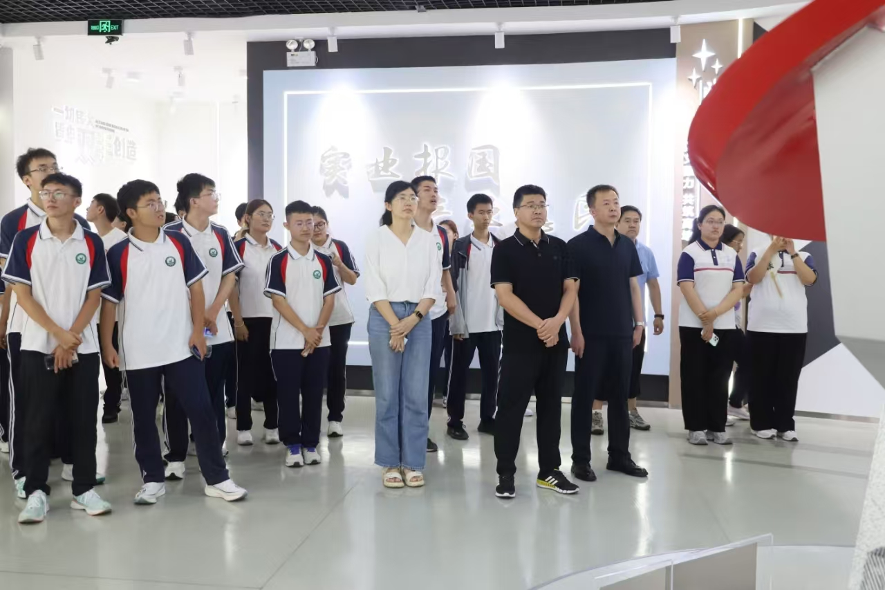 鄒平市2025 年“家鄉(xiāng)印記 夢想啟航”——高三優(yōu)秀師生看家鄉(xiāng)主題教育活動走進(jìn)山東三星集團(tuán)