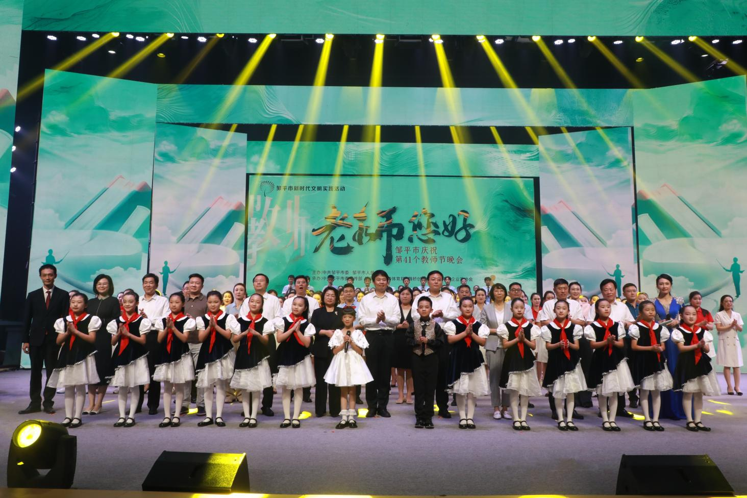 大愛(ài)潤(rùn)桃李 善行筑未來(lái)｜山東三星集團(tuán)獲評(píng)捐資助學(xué)先進(jìn)單位