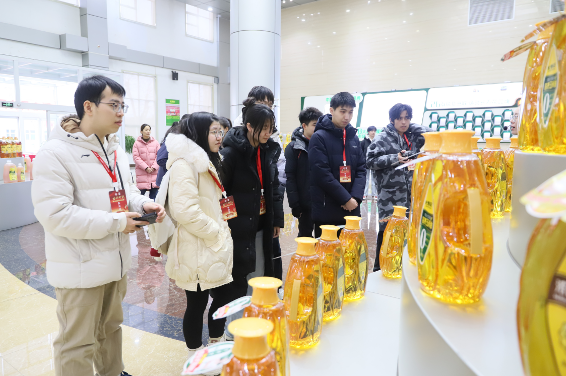 北京大學(xué)“力行計劃”寒假社會實踐團(tuán)走進(jìn)山東三星集團(tuán)