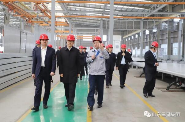 山東重工集團、濰柴動力、中國重汽集團、中通客車集團領(lǐng)導(dǎo)一行來機械公司交流考察