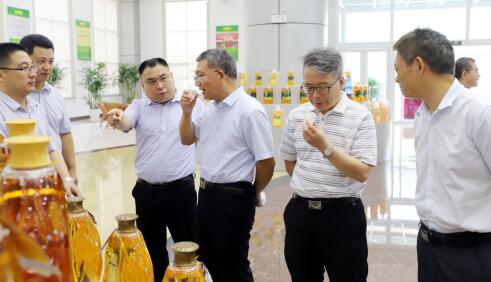 中國糧食經(jīng)濟雜志社社長、主編李福君來山東三星集團調研